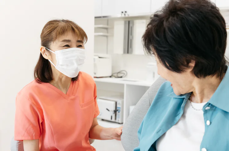 患者様に寄り添い丁寧に対応する診療風景