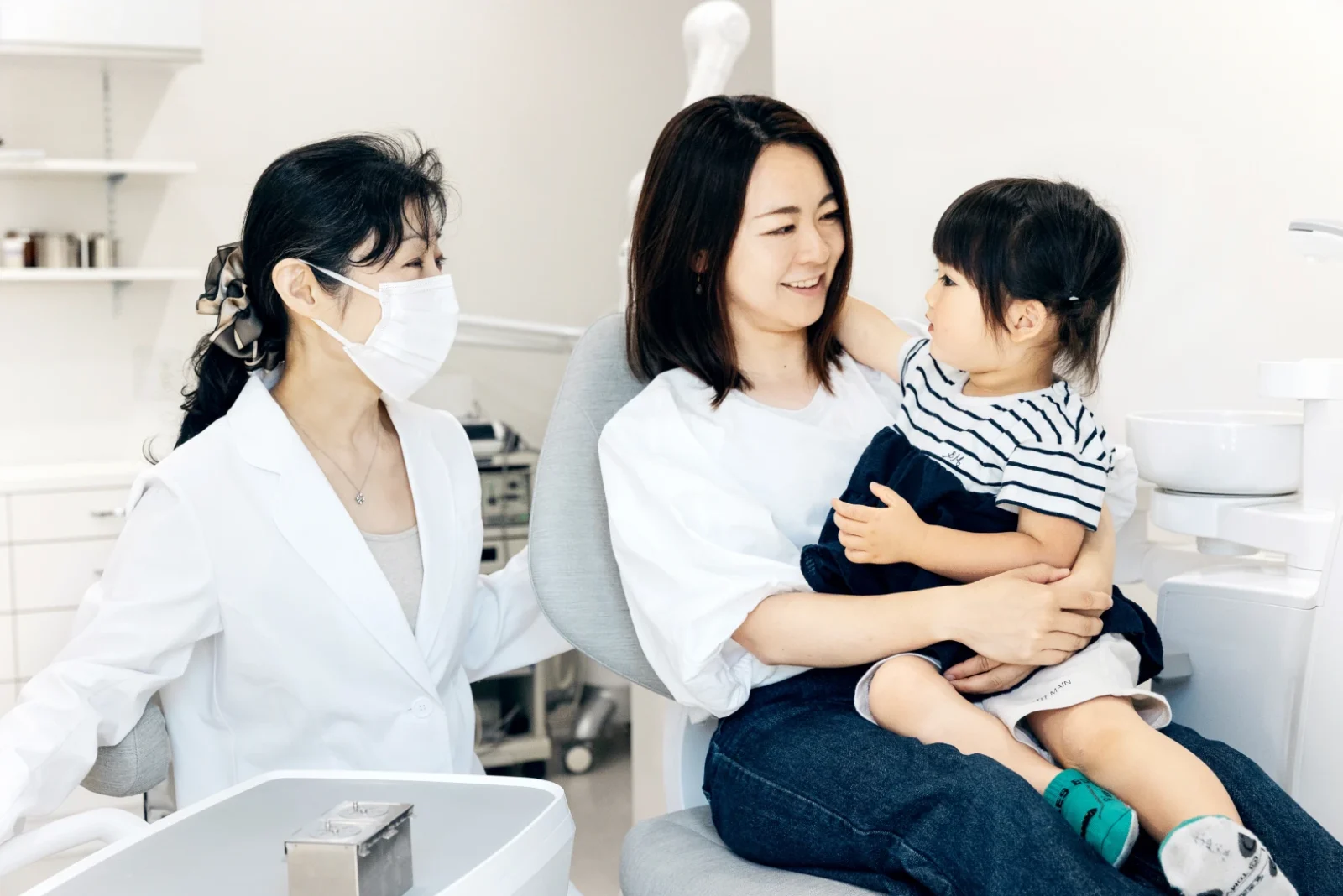 お子さまと保護者に寄り添う歯科スタッフ